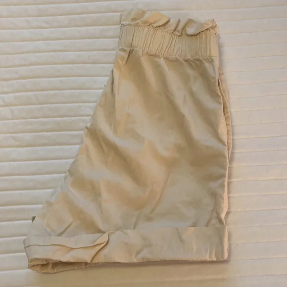 Abercrombie & Fitch Cream High-Waisted Paperbag Shorts - Picture 7 of 9